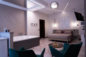 a bedroom with a bed and a bath tub and a bed sidx sidx sidx sidx at Residence Hotel Azzurro in LʼAquila