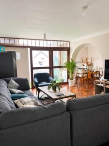 a living room with a couch and a table at Lanni House in Huanchaco
