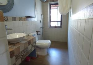 a bathroom with a toilet and a sink at Beach villa South Goa in Arossim-Cansaulim +15 photos