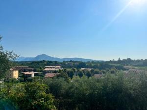 a view of a town with mountains in the background at Maison Margherita in Calmasino