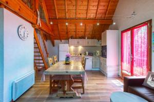 a kitchen with a table and a dining room at Gîte Viscos - L'escapade en famille l Ô Domaine de Geu in Geu