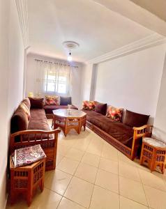 a living room with a couch and a table at Appartement À Martil in Martil