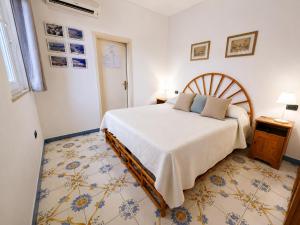 a bedroom with a large bed with a wooden headboard at Maridea - La Marina in Ponza