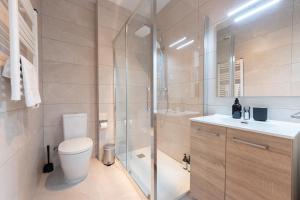 a bathroom with a shower and a toilet and a sink at The Rooftop Apartments in Basauri +68 photos