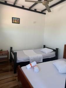 a room with two beds and a clock on the wall at Diamante 38 in La Dorada