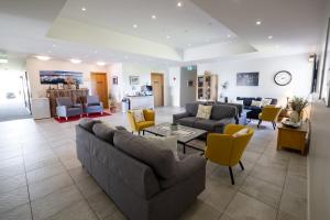 a living room with couches and chairs at Hali Country Hotel in Gerdi