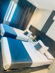 two large beds in a room with at lotus view El tahrir in Cairo