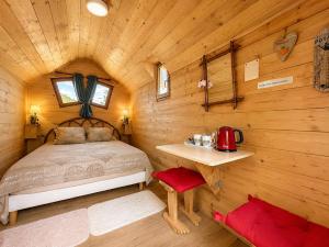 a bedroom with a bed in a wooden cabin at La Tiny de Lili in Draveil