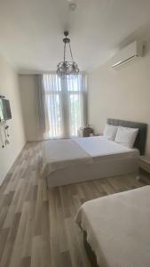 a bedroom with two beds and a large window at Toprak otel pansiyon in Akhisar