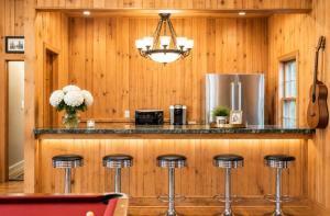 a kitchen with a bar with stools in a room at King bed! Gameroom! Super cozy-The Treasured Mist! in Fort Smith