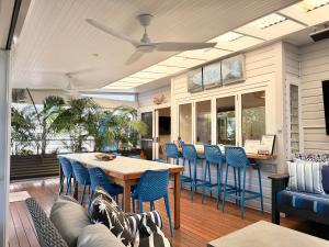 a living room with a table and chairs at Barbara's Byron Bay in Byron Bay