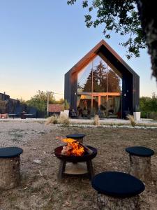 a fire pit in front of a building at Casa Verta in Skrad