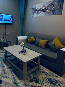 a living room with a couch and a coffee table at غرفة وصالة في موقع مميز ترخيص ضيافة خاصة in Khamis Mushayt +19 photos