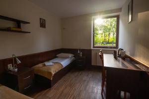 a hotel room with a bed and a window at Uroczysko Porszewice - Ośrodek Rekolekcyjno-Konferencyjny koło Łodzi in Łódź