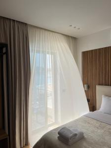 Posteľ alebo postele v izbe v ubytovaní Dhima Hotel