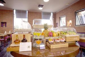 a table with fruits and vegetables in a restaurant at Mercure Bogota BH Zona Financiera in Bogotá