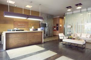 a lobby with a reception desk and a living room at Mercure Bogota BH Zona Financiera in Bogotá