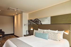 EK Hotel By Preferred Hotels Group में एक कमरे में एक या कई बेड