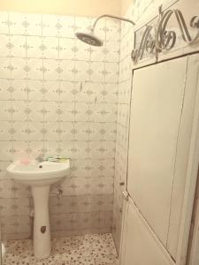 a small bathroom with a sink and a toilet at Bed and breakfast, diner available in Djalabango