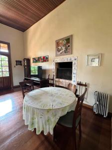 a dining room with a table and chairs and a fireplace at Hospedaria do Guata in Tibagi
