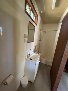 a bathroom with a sink and a toilet at Mansfield Lakeside Caravan Park in Mansfield +37 photos