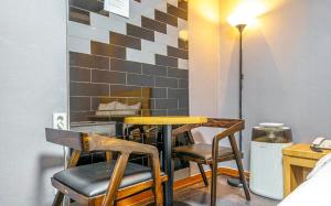 a table and chairs in a room with a wall at Dapsimni Hotel Grim in Seoul +31 photos