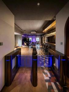 Zona de lounge sau bar la Mars respawn hotel