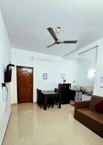a living room with a ceiling fan and a table at Villas NEST Athirappilly in Athirappilly