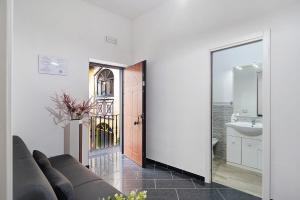 a living room with a couch and a bathroom at Tre Corone - Sarno in Sarno