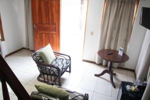 salon ze stołem i krzesłem w obiekcie Hotel Faranda Bambito Chiriquí, a member of Radisson Individuals w mieście Cerro Punta +151 zdjęć