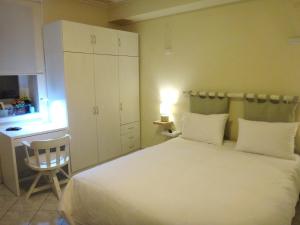 מיטה או מיטות בחדר ב-Kolonaki Cozy Apartment