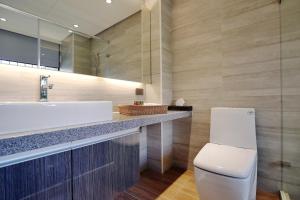 a bathroom with a white toilet and a sink at 品朵行旅 台中 逢甲館 Pin INN in Taichung +56 photos