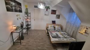 a living room with a bed and a couch at De Manhattan à la savane in Montbard