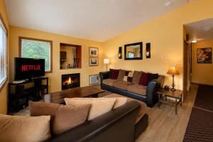 a living room with a couch and a television at Suite Serenity Condo by NW Comfy Cabins in Leavenworth