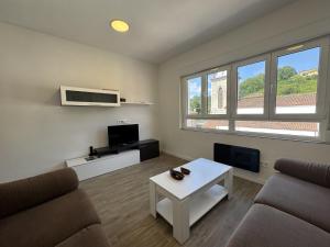 a living room with a couch and a table at Alojamiento Picos de Europa VUT-2458-AS in Arriondas