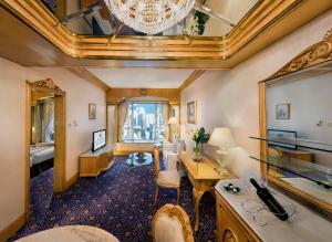 Posezení v ubytování Regal Hongkong Hotel