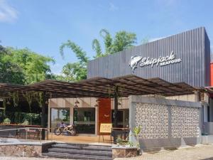 a building with a motorcycle parked in front of it at RedDoorz Plus @ Karangploso in Karangploso