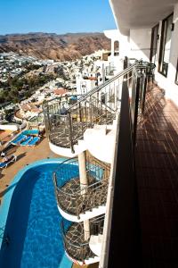 The swimming pool at or close to Apartamentos Miriam