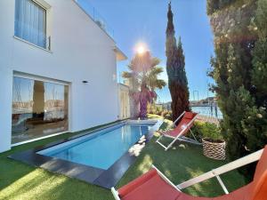 a swimming pool in the yard of a house at VILLA D'EXCEPTION - MARINA PISCINE ROOFTOP 10 PERSONNES - 4 Etoiles in Cap d'Agde