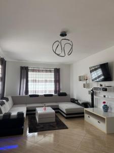 a living room with a couch and a table at 2 Schlafzimmer Apartment Bergland 