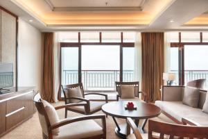 Seating area sa Jie Jie Beach Hotel