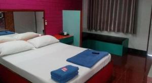 a bedroom with two beds with towels on them at Zigzag Resort in Ban Som Poi +3 photos