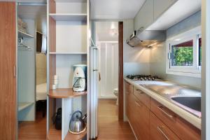 a small kitchen with a sink and a stove at Camping La Chiocciola a Capannole in Capannole