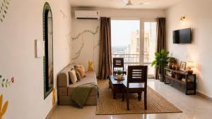 a living room with a couch and a table at 5 Mins from Prem Mandir 1 BHK Apartment in Vrindāvan