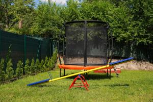an empty swing set in a yard at NATALiHAUS in Děčín