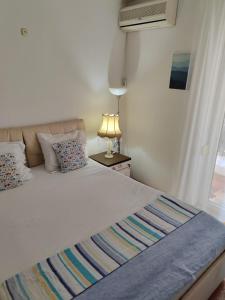 a bedroom with a large bed with a window at Apartman Angela in Budva