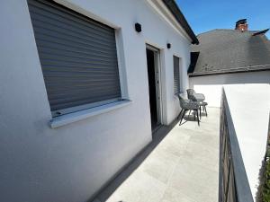 a window with blinds on the side of a house at La Casa Demi in Hetzerath