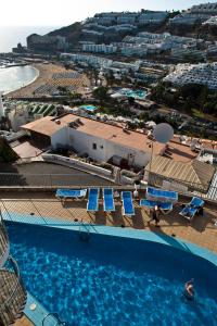 The swimming pool at or close to Apartamentos Miriam