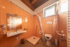 a bathroom with a sink and a toilet and a window at Tenuta Giave - nel cuore dell'Irpinia in Montemarano