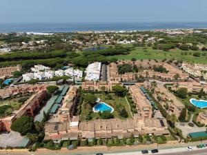an aerial view of a resort with a pool at Ático Jardín del Golf, Casa Alma in Chiclana de la Frontera